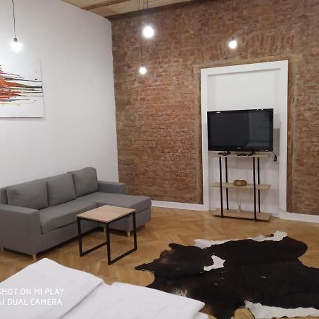 Gogol 14 Апартаменти В Історичному Центрі Міста Uzhhorod Exterior foto