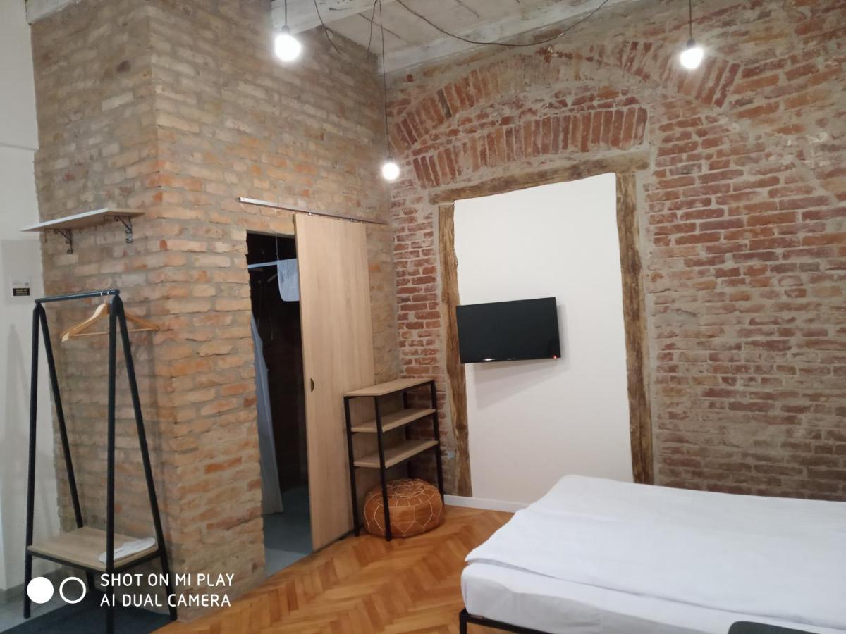 Gogol 14 Апартаменти В Історичному Центрі Міста Uzhhorod Exterior foto